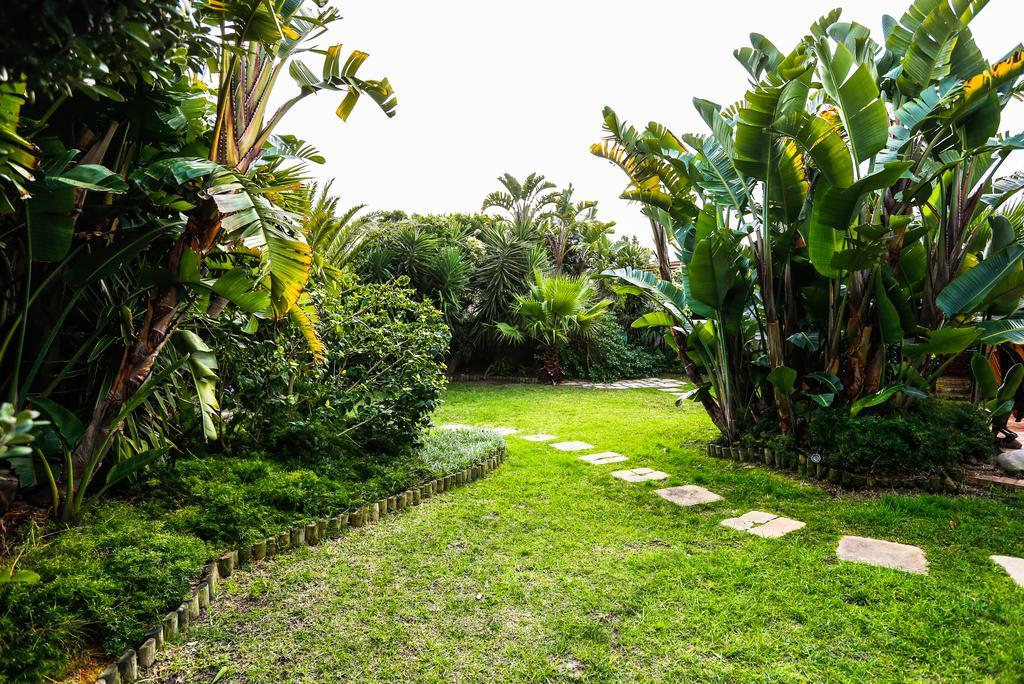 Secret Garden Guesthouse Блаубергстранд Экстерьер фото