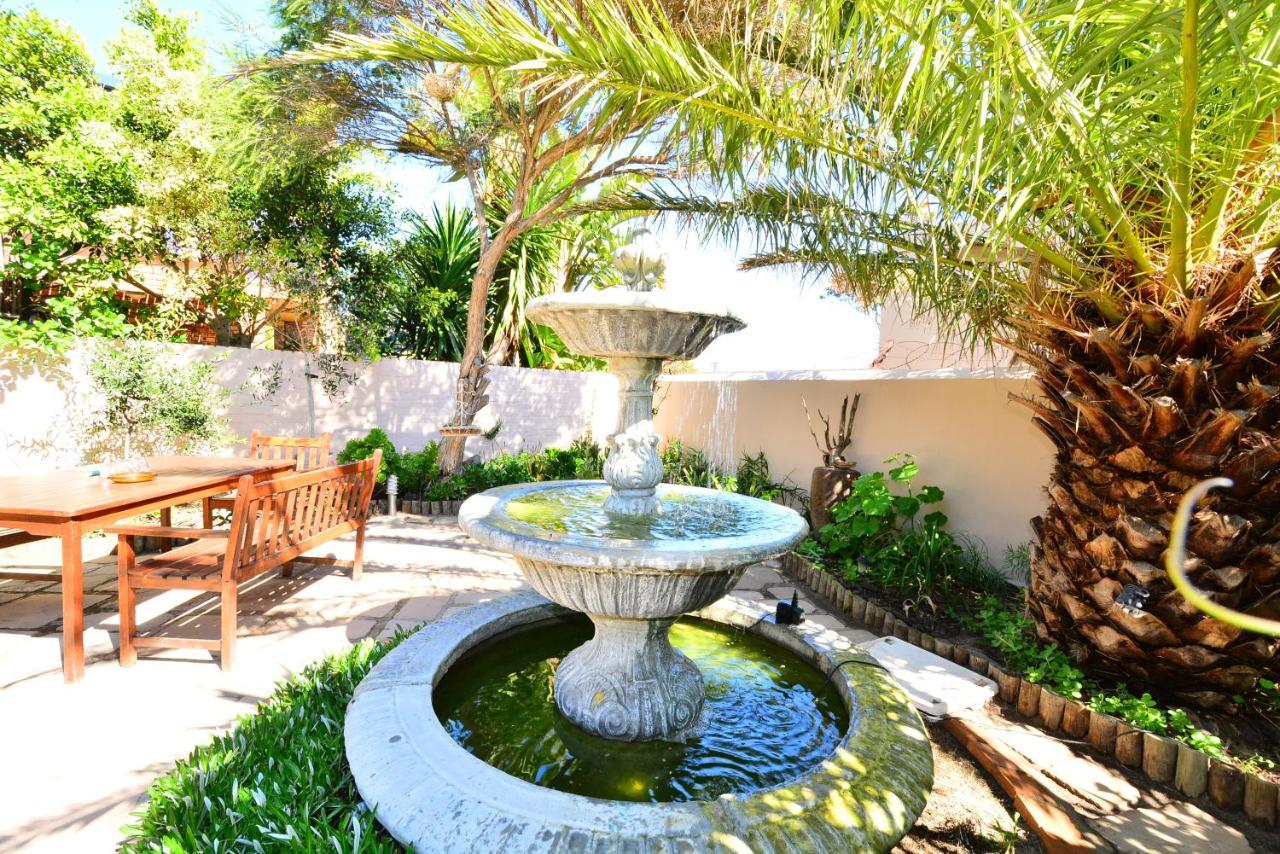 Secret Garden Guesthouse Блаубергстранд Экстерьер фото